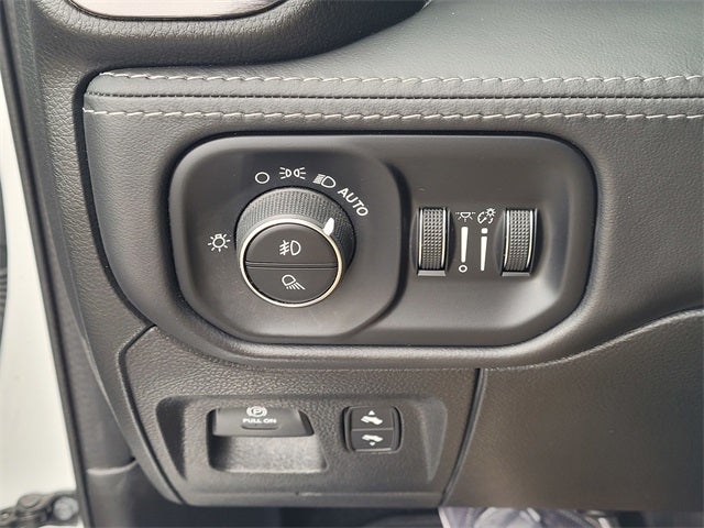 2022 RAM 1500 Limited Crew Cab 4x2 5'7' Box