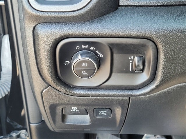 2025 RAM 1500 Tradesman Crew Cab 4x4 5'7' Box