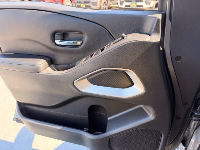 2025 Nissan Frontier Crew Cab SV 4x2
